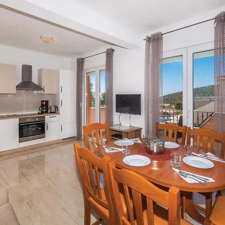 Two-bedroom In Appartement *