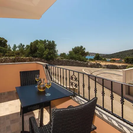 Two-bedroom In Apartmán Sevid